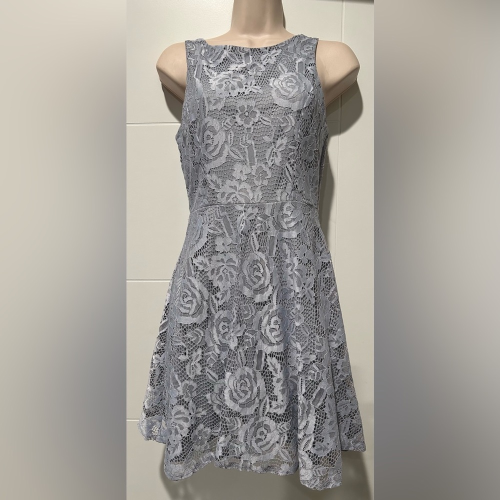 Elegant Lace Sleeveless Dress in Silver